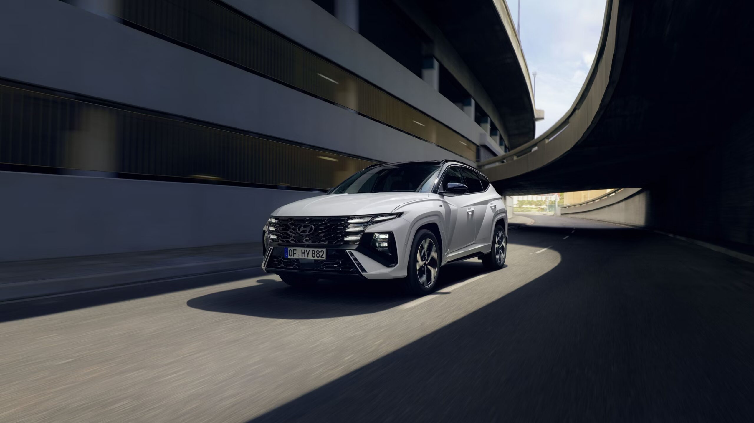 Hyundai_Tucson_NLine_2024_Exterior_05a_KV_Driving_16x9