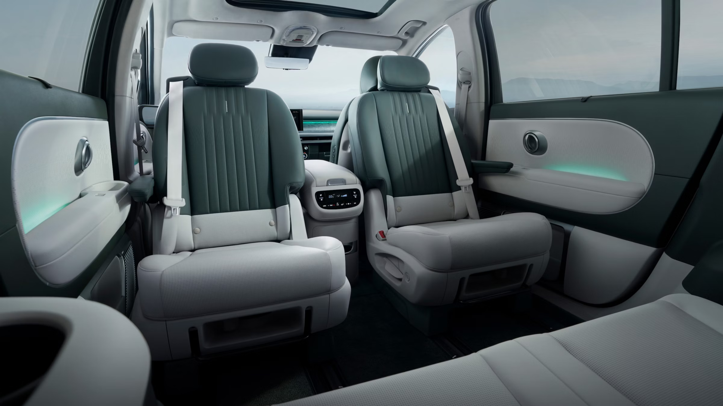 Hyundai_IONIQ-9_Interior_Swivel-Seat_EU_13_16x9
