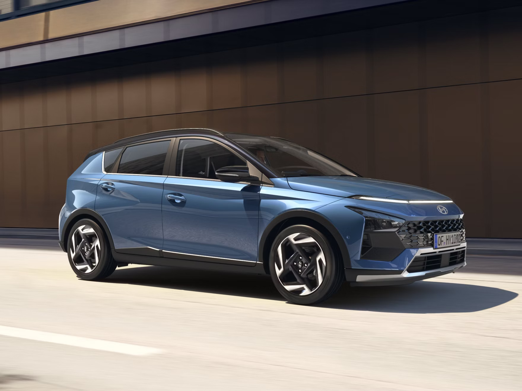 HME_BC3_CUV_EViz_EXT_5UC_VibrantBluePearl_52910Q0430_SHOT_C007_4x3