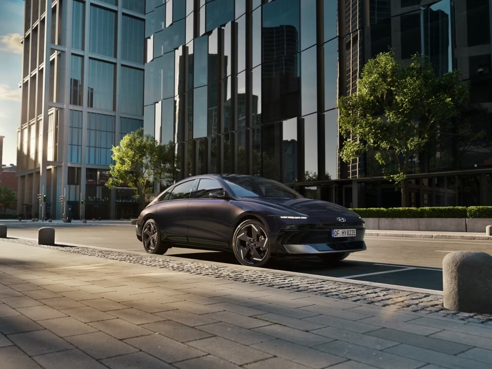 Hyundai_IONIQ6_Exterior_Building_v007_4x3