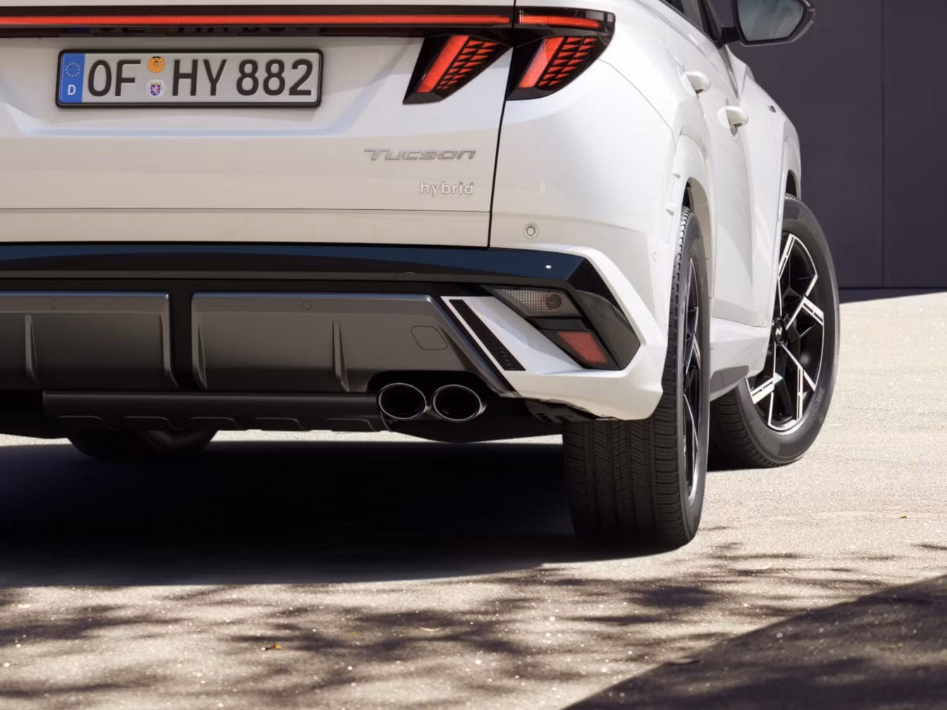 HMD_NX4_HEV_Nline_EViz_EXT_W60-Serenity+White+Pearl_Abyss_Black_Pearl_SHOT_02_4x3