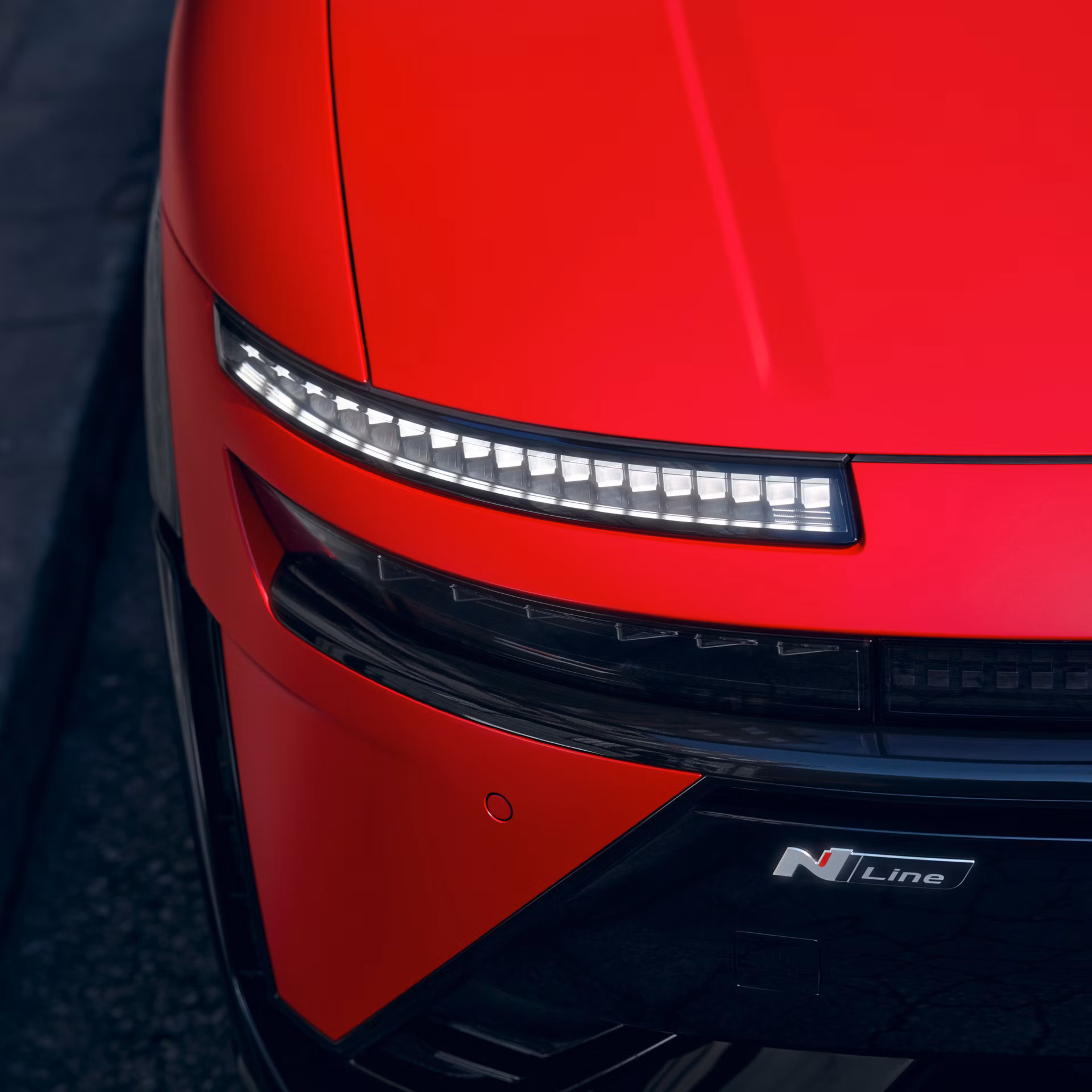 Hyundai_IONIQ-3_Exterior-Front_Headlight-Closeup_20-LED-Lights_1x1