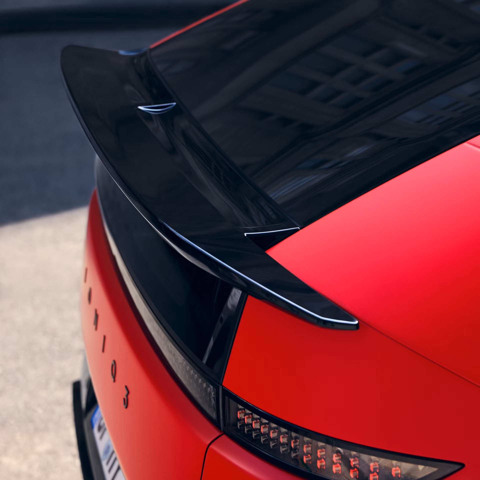Hyundai_IONIQ-3_Exterior-Rear_Spoiler-Closeup_22-Ducktail_1x1