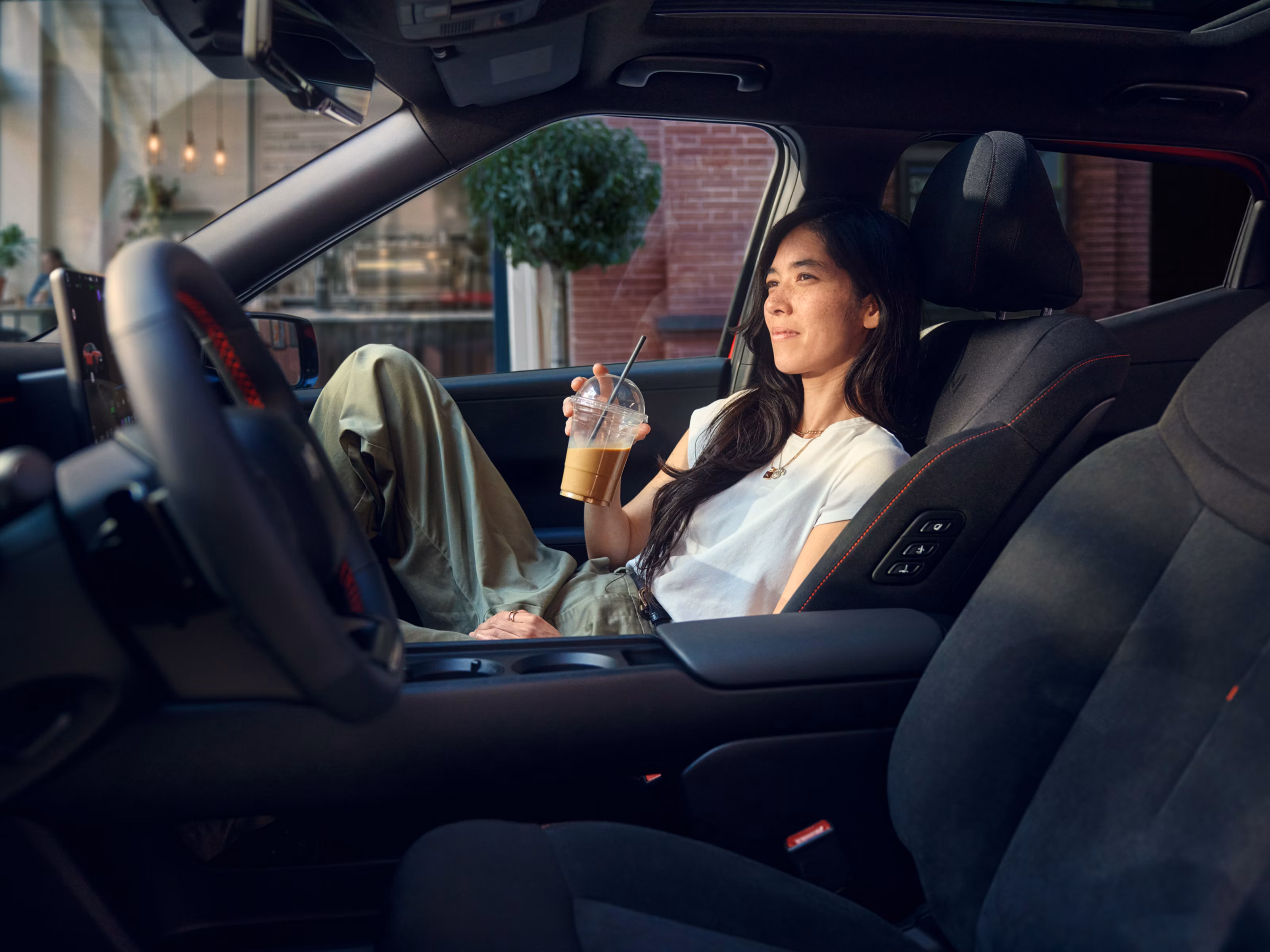 Hyundai_IONIQ-3_Interior-Seats_4_Front-Seats_4x3